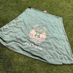 Milwaukee Bucks Cape